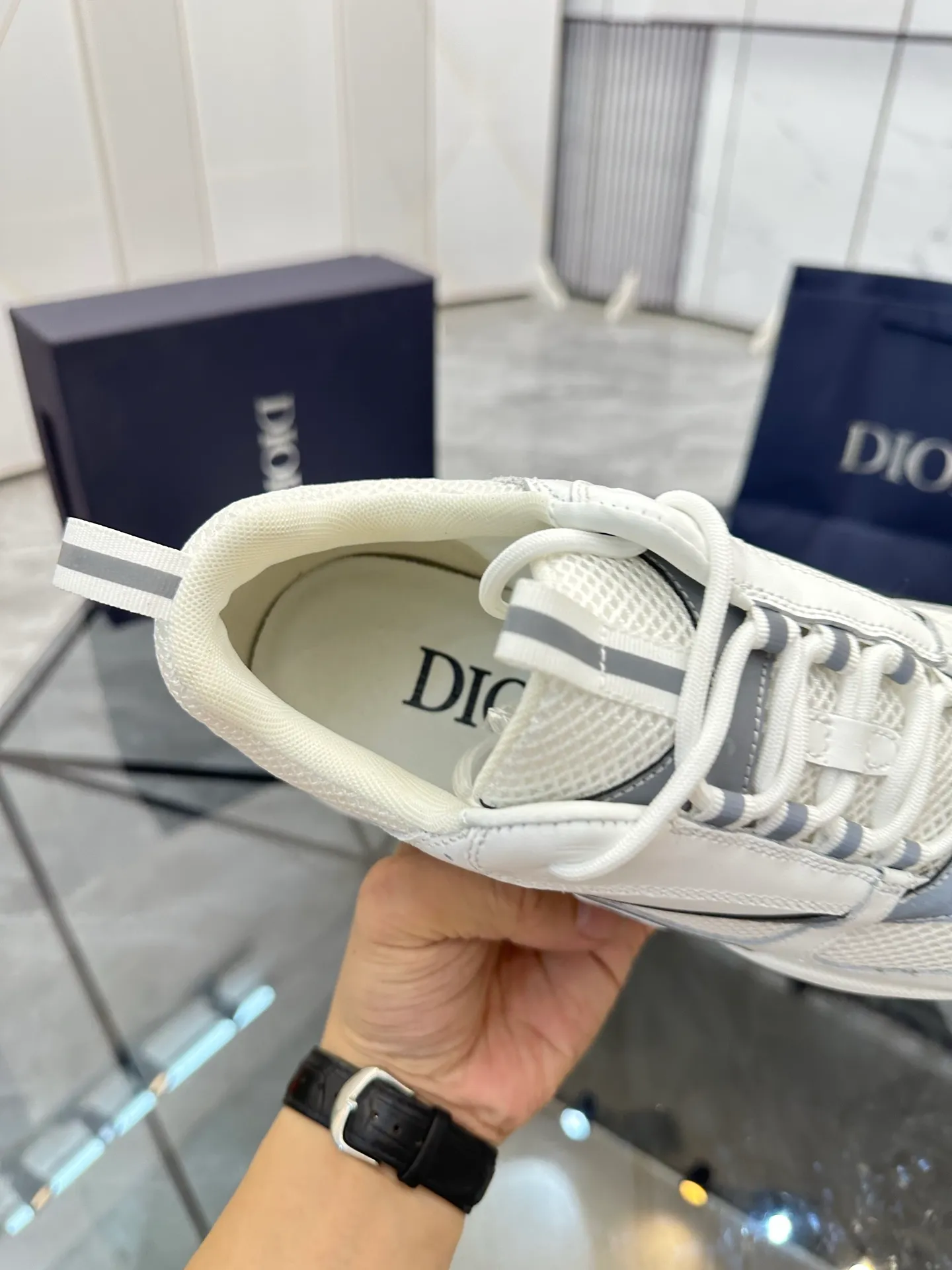 Men's shoes: 💰P460¥ Ready in Guangzhou, fully packaged Product trademark: Dior* "Dior*" low-top casual shoes Regular size: 38-46 (can be customized to 47) B22 Product materials: imported cowhide leather upper spliced ​​with original fabric, breathable lining, original outsole. Number: 920